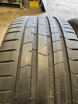 Pirelli R22. 275 35 R22 - 2