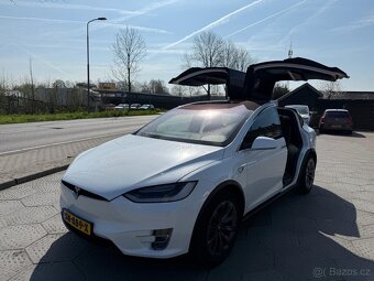 Tesla model X - 2