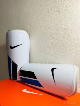 Prodám fotbalový chrániče Nike - 2