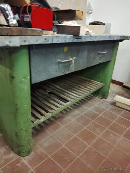 Pracovní stůl - 2