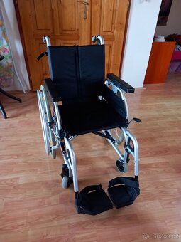 Repasovaný mechanický invalidní vozík - 2
