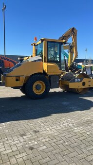 Válec VOLVO SD75B, r.v. 2019, 332 motohodin, zánovní stav - 2