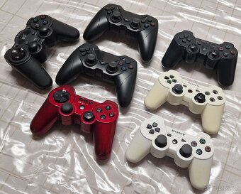 ovladače na PS3 a další viz foto spíše na díly - 2