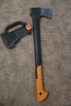 Fiskars sekera X15 - 2
