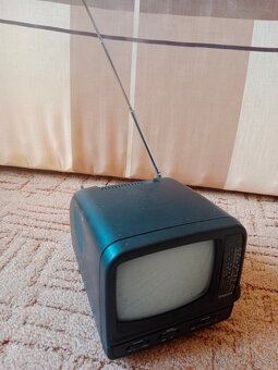 Přenosná retro televize - 2