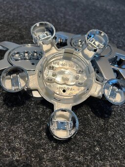 Středové krytky Audi 135mm / 60mm hvězdy - 2