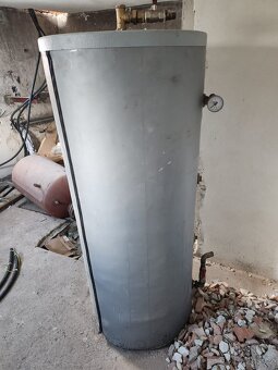 Akumulační nádrž stacionární s izolací 322L - 2