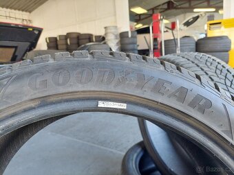 Good Year 235/45 R20 Zimní - 2