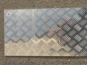 slzičkový strukturovaný protiskluzový hliníkový plech - 2