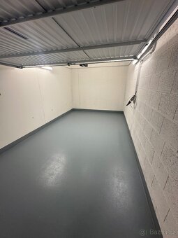 Uzavřené garážové stání - Garáž - 2