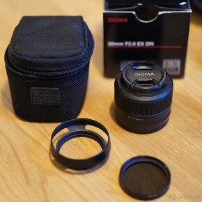 SONY NEX-6 bezzrcadlovka+ 4 objektivy a bohaté příslušenství - 2