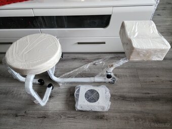 Pedikérská stolička s opěrkou nohy a odsáváním prachu - 2