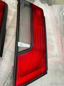 Peugeot 405, zadní světla nové kryty, originál - 2