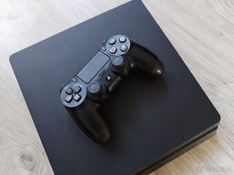 PlayStation 4 Slim - 2
