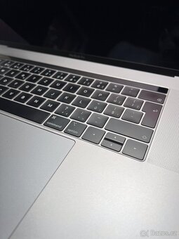 MacBook Pro 15” 2018 CTO/16GB RAM/Intel i7/512GB SSD - 2