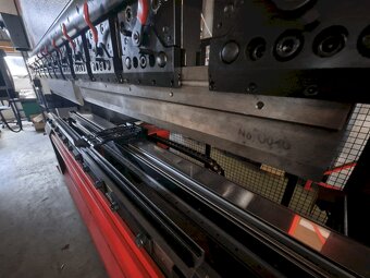 Ohraňovací lis AMADA HFE 3L 1003, použitý, z roku 2017. - 2