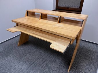 Pracovní audio stůl/workstation Platform - 2