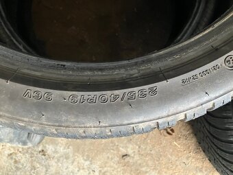 2ks zimní FIRESTONE WINTERHAWK 4 235/40R19 - 2