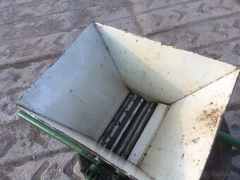 Drtič ovoce ruční - 2