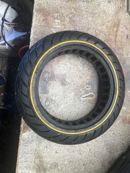 PNEU NA ELEKTROKOLOBĚŽKU - 2