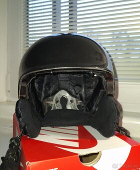 Černá lyžařská helma - 2