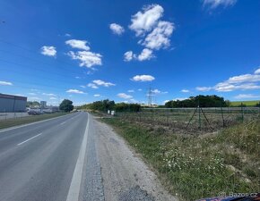 Komerční pozemek Hustopeče 2300m2 - 2