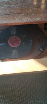 Rádio s gramofonem ve skříňce - 2