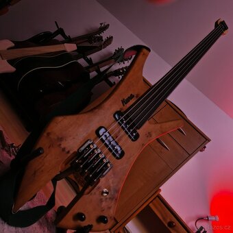 Basgitara basa 5 strunová fretless headless - 2