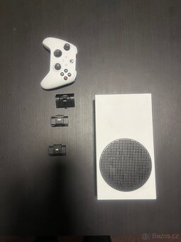 Xbox series S 512 GB + ovladač + bateriové články - 2