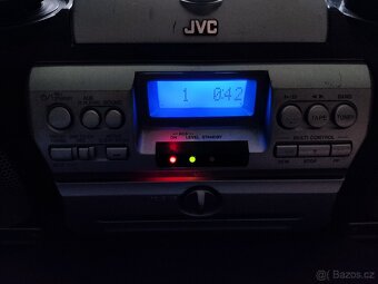 Ghetto RMGF/CD/MP3 obluda JVC-RV-NB10B - 2