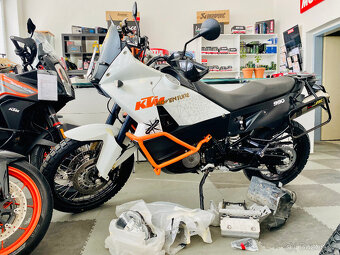 KTM 990 ADVENTURE WHITE ABS = AKRAPOVIČ / VÝBAVA - 2