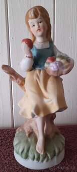 STAROŽITNÁ PORCELÁNOVÁ FIGURKA GIFTCRAFT - DÍVKA S OVOCEM JA - 2