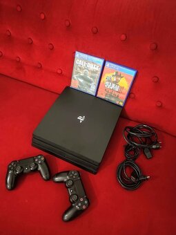 PS4 Pro 1TB + 2x ovladač + 2x hra - 2