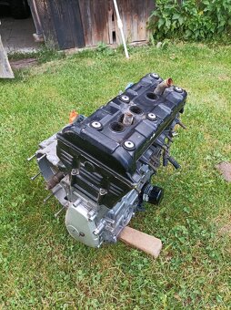 Motor Yamaha yzf R1 - 2