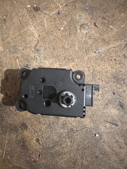Servo motorek topení Mercedes C W203 - 2