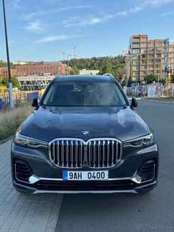BMW X7 40d,2022,7míst,DPH,MAX výbava,TOP stav,tažné - 2