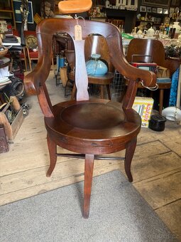 Renovované holičske křeslo - masivní buk - 2