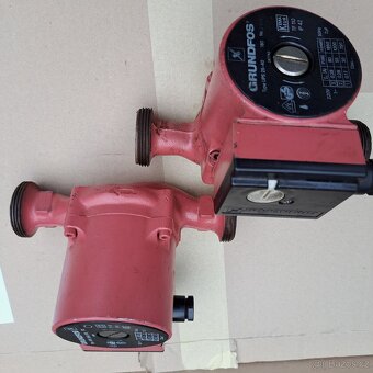 Prodám dvě oběhové čerpadla Grundfos UPS 25-40 180 - 2