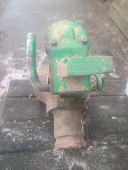 Automatický závěs John Deere - 2