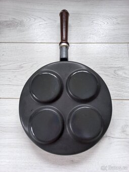 Klasický smaltovaný lívanečník modrý - 2