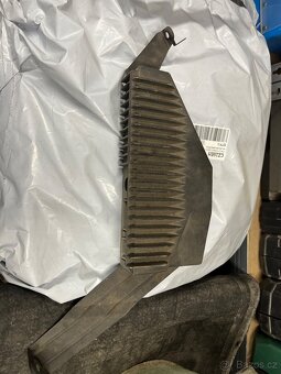 Zesilovač Volvo V70 P2 a další - 2