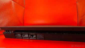 PS4 Slim 1TB + 2x ovladač (1 úplně nový) - 2