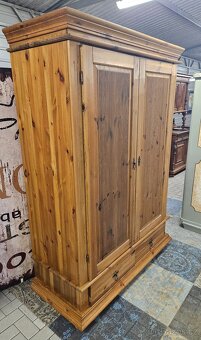 Šatní skříň borovice - 2