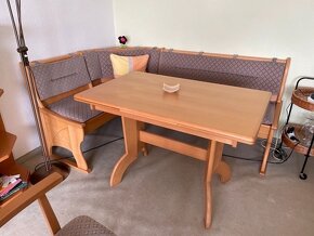 Rohová lavice dřevěná, stůl rozkládací a 2 židle - 2