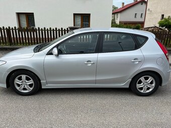 Hyundai i30 - stříbrná metalýza, nafta, 2011 - 2