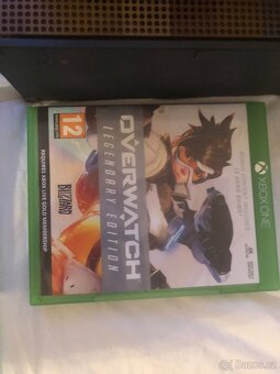 Prodám xbox one minecraft edition+ 9 her a nabiječka - 2