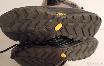 pohorky kožené nové vel. 39 zn. Vibram - 2