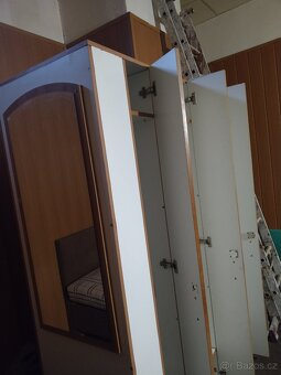 Šatní skříň pro 6 osob - 2