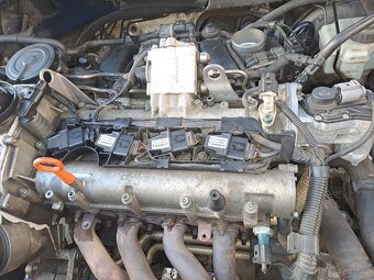 Volkswagen golf 5 1.6 fsi 85KW - 2