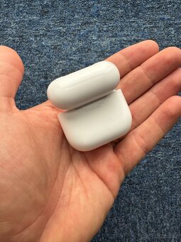 Apple AirPods 4 – levé sluchátko + nabíjecí pouzdro - 2
